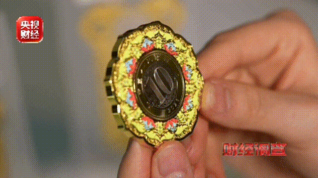 央视曝光纪念币骗局：99元“稀缺珍品	”，实为10元纪念币加个壳